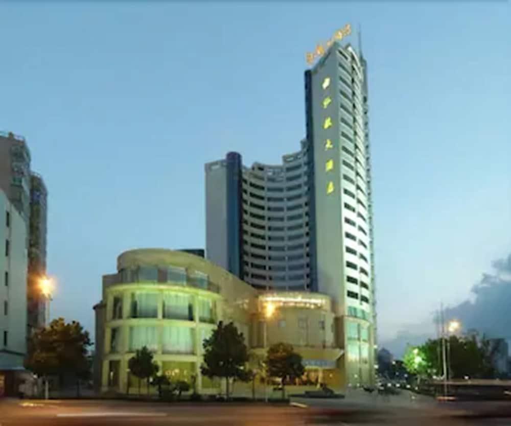Hongyi Hotel Wuhan Exterior foto