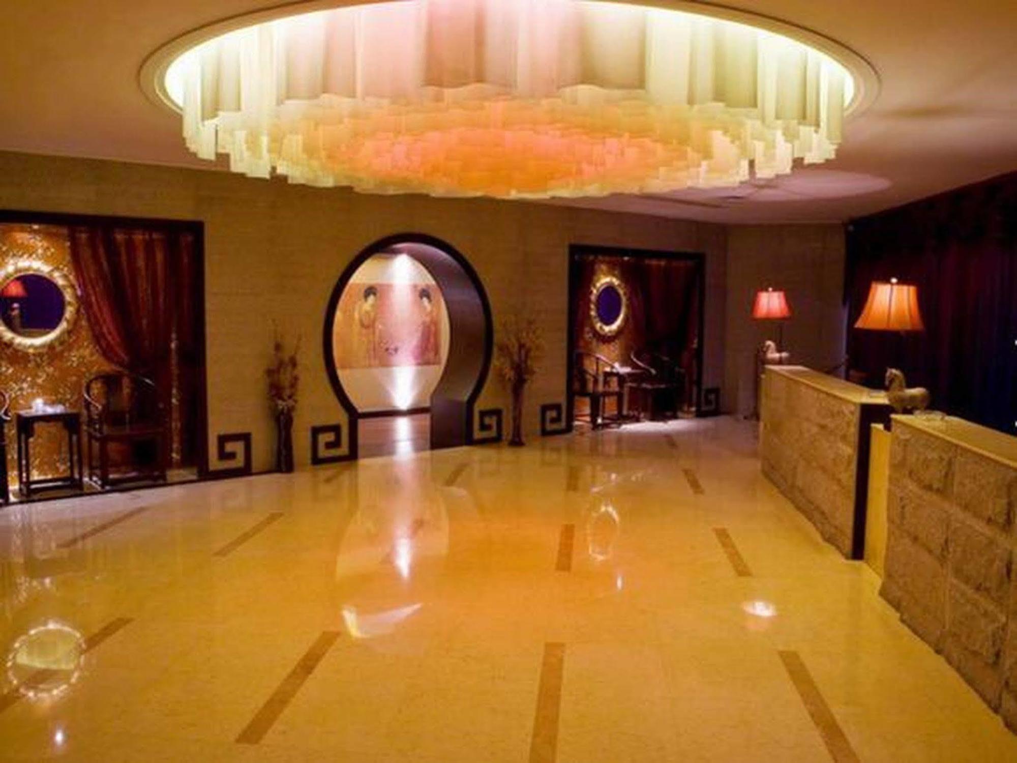 Hongyi Hotel Wuhan Exterior foto