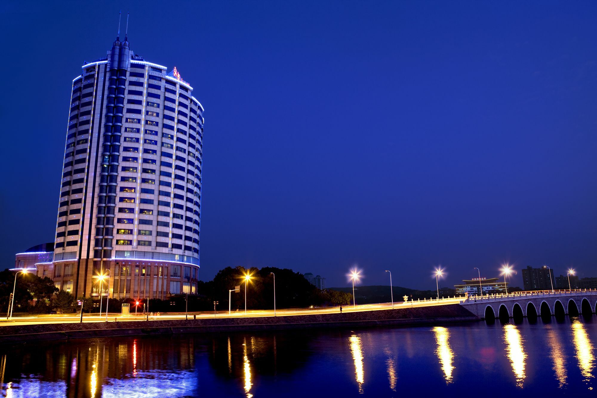 Hongyi Hotel Wuhan Exterior foto